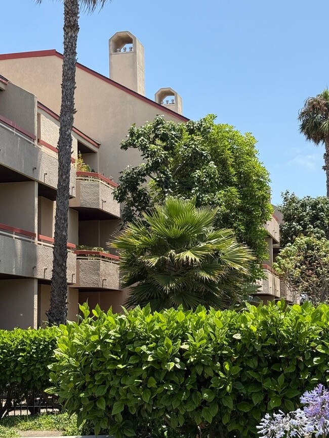Building Photo - 1 Bed / 1 Bath Gem
