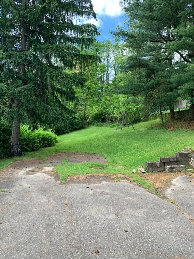 Building Photo - Beautiful Two Bedroom With Bonus Room In P...