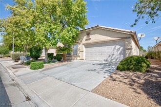Building Photo - 9590 Bandera Creek Ave