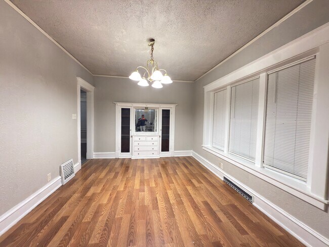 Foto del edificio - 1511 Indiana Ave