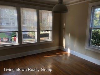 Building Photo - 982 Virginia Ave NE