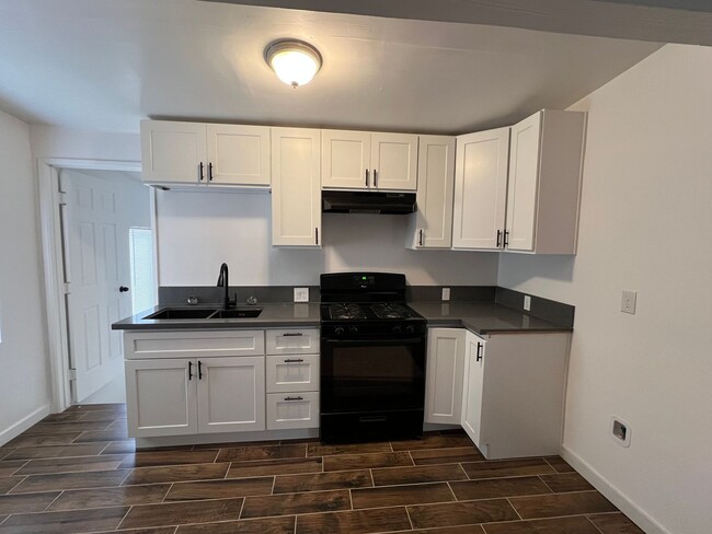 Building Photo - Charming 3-bedroom home!