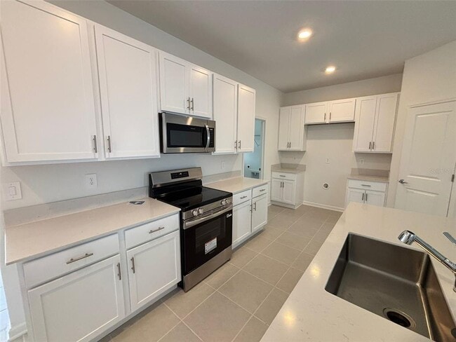 Building Photo - 2026 Rider Rain Ln
