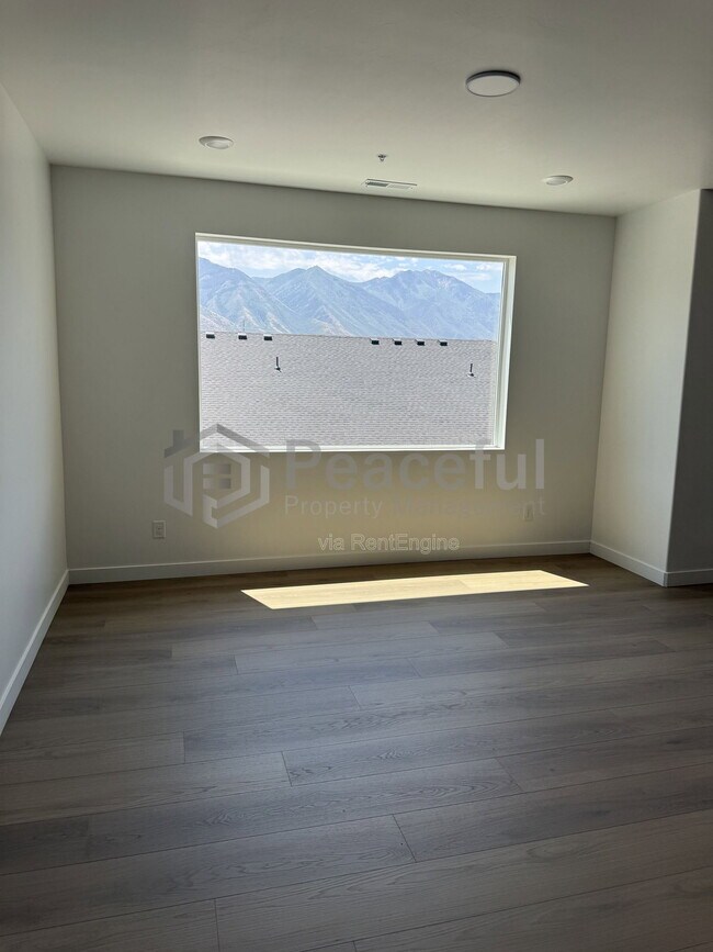 Building Photo - 272 E 850 S