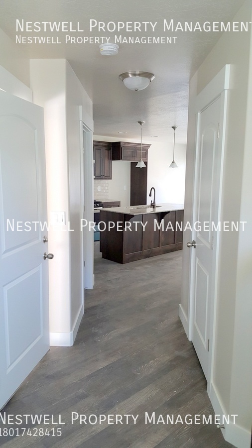 Building Photo - Fantastic 4-bed Townhome in Lehi