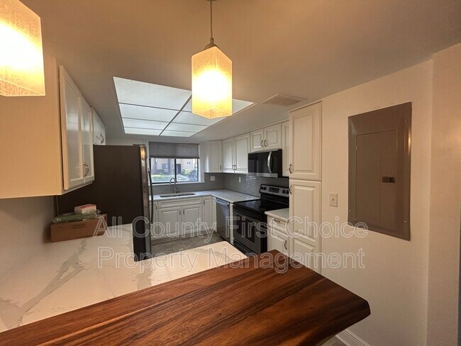 Foto del edificio - 780 S Village Dr