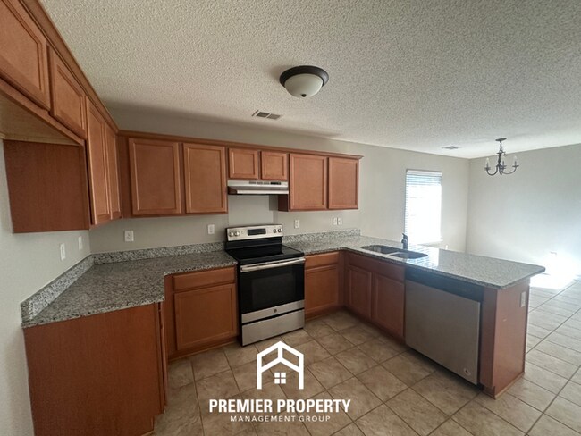 Foto del edificio - 1144 Blake Rd