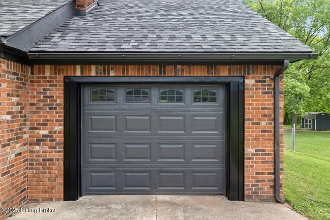 Building Photo - 2222 Elmcrest Dr