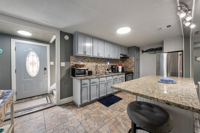 Foto del edificio - 3218 Ave Q 1/2