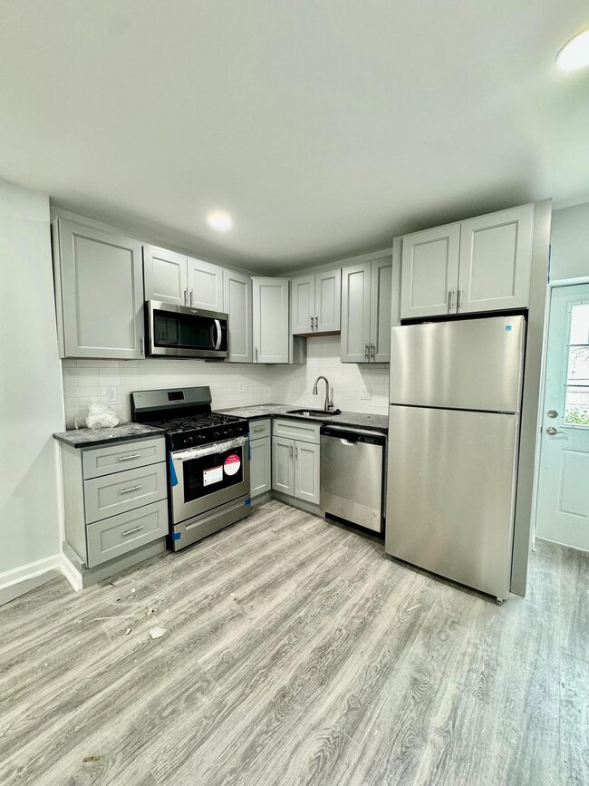 Foto del edificio - 3011 W Girard Ave