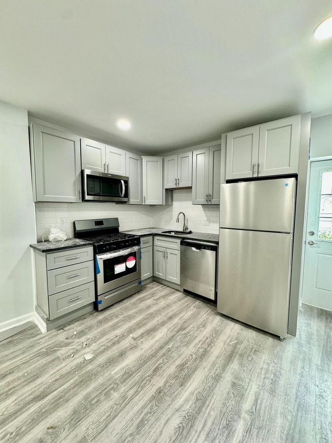 Photo - 3011 W Girard Ave Apartment