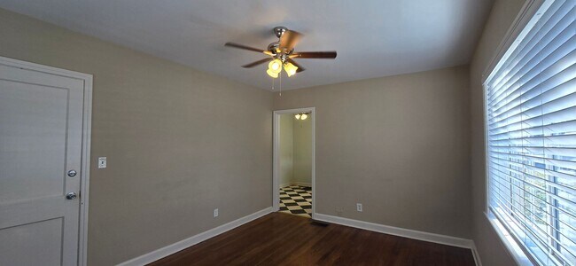 Foto del edificio - Riverside Downstair Apartment