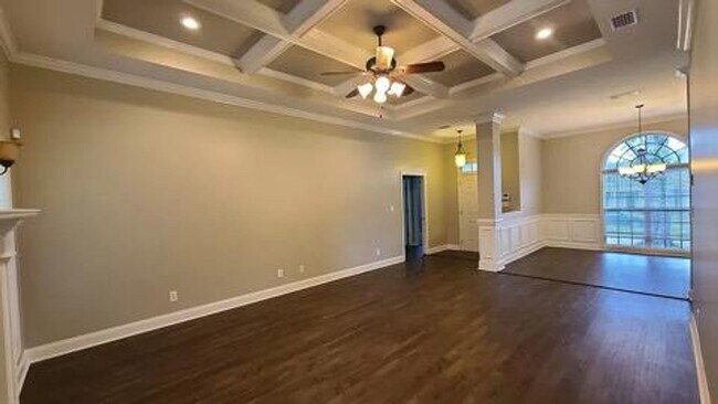 Building Photo - Beautiful home in The Highlands