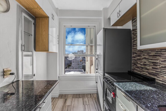 Foto del edificio - 631 O'Farrell St