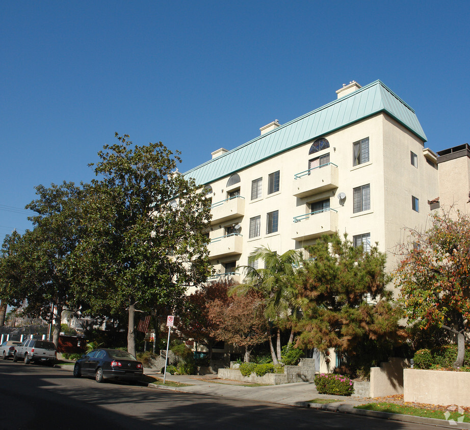 Bridgeport Manor - Apartments in North Hollywood, CA | Apartments.com