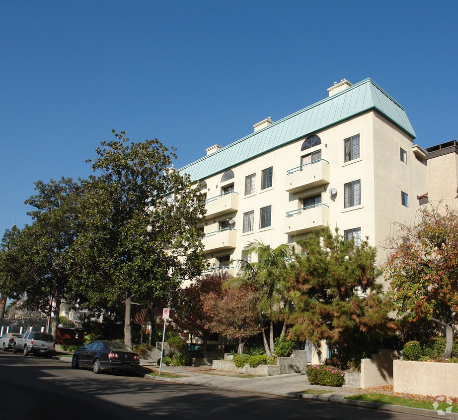 Primary Photo - Bridgeport Manor