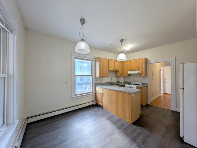 Building Photo - 392 Washington St