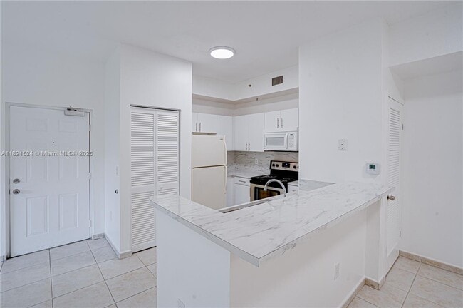 Building Photo - 7200 NW 114th Ave