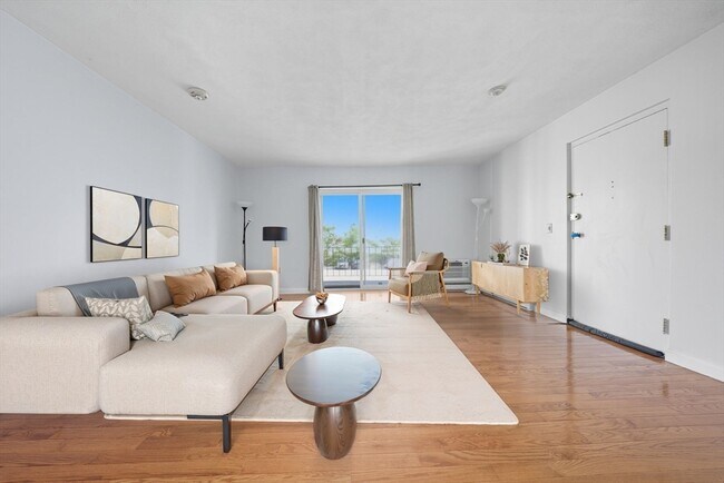 Foto del edificio - 808 Willard St