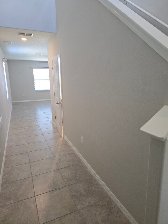 Foto del edificio - Gorgeous 4-Bedroom, 2.5-Bathroom Home in R...