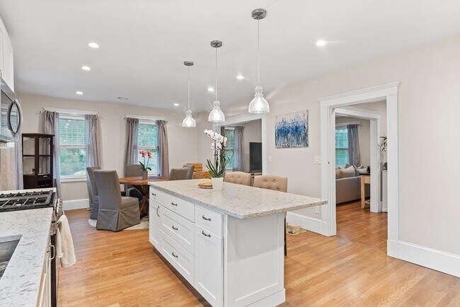 Building Photo - 14 Hood St