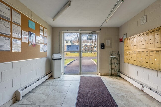 Building Photo - Thompson Manor Apartments