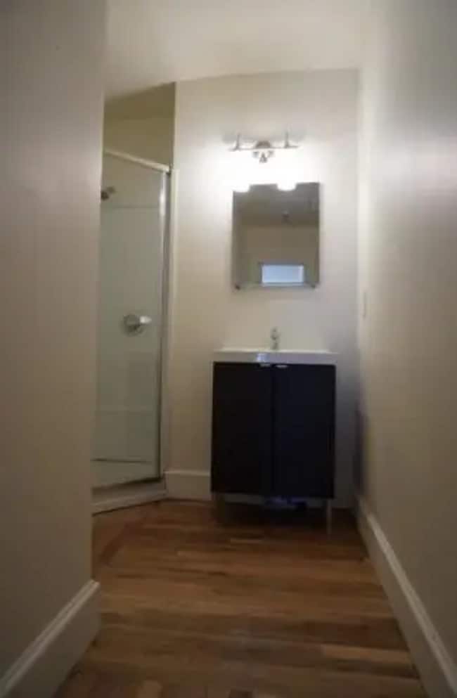 Building Photo - 2 Bedroom/ 2 Bathroom Available in July!