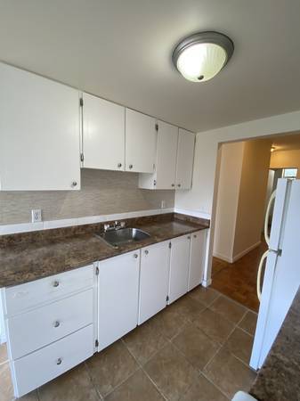 Building Photo - 951 Cedar St