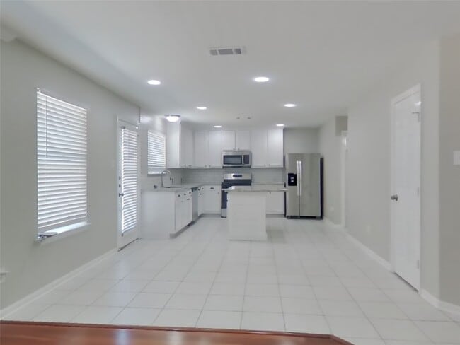 Building Photo - 46 Shimmer Pond Pl