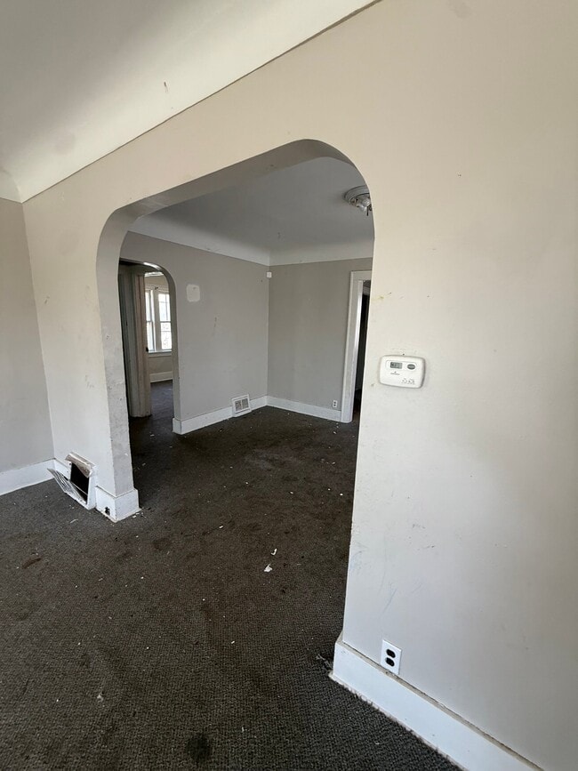 Building Photo - 521 E Marengo Ave
