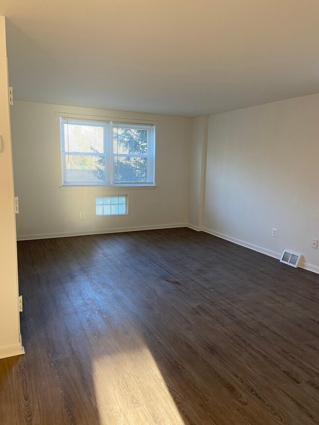 Building Photo - 3590 Grant Ave