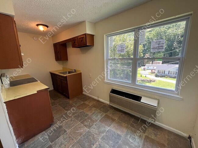 Foto del edificio - 925 Shallowford Rd