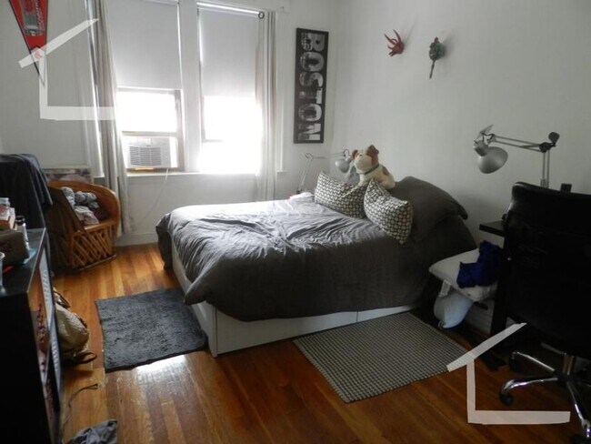 Foto del edificio - 4 Bed 2 Bath available 6/1
