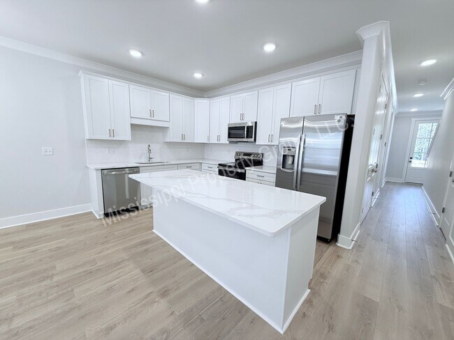 Foto del edificio - 684 Miramar Ln