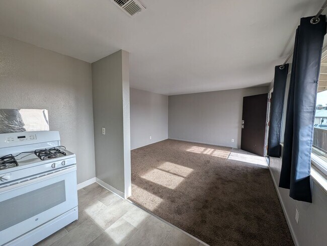 Foto del edificio - 1588 Lansing St