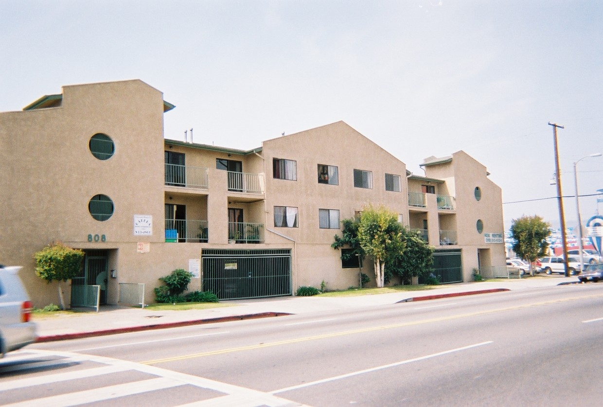 Foto principal - 808 W Anaheim St