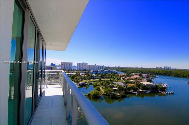 Foto del edificio - 300 Sunny Isles Blvd