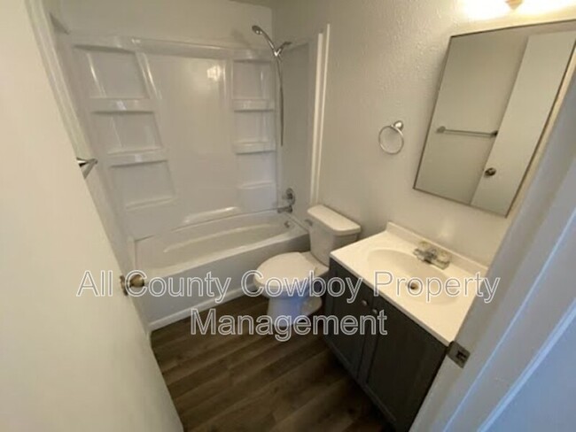 Foto del edificio - 527 Spring Creek Dr
