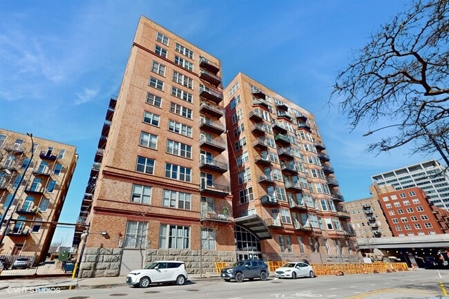 Building Photo - 500 S Clinton St