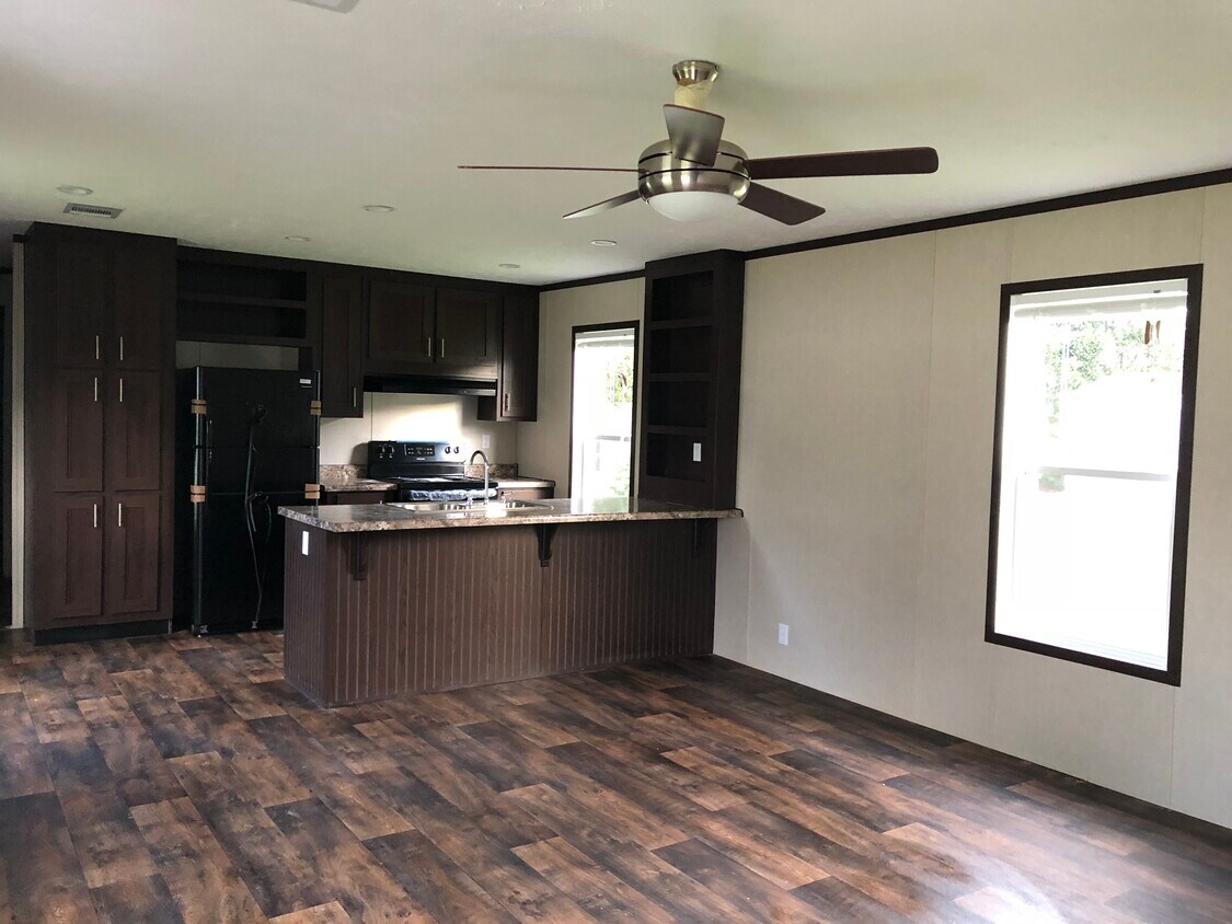 Foto principal - 23453 Walker South Rd