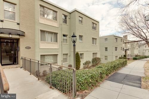 Foto del edificio - 2838 Hartford St SE