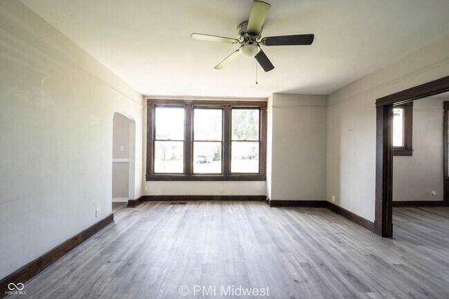 Foto del edificio - 397 N Main St