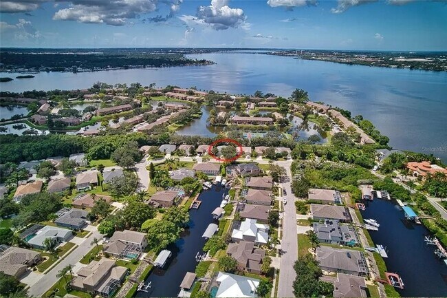 Building Photo - 412 36th St NE