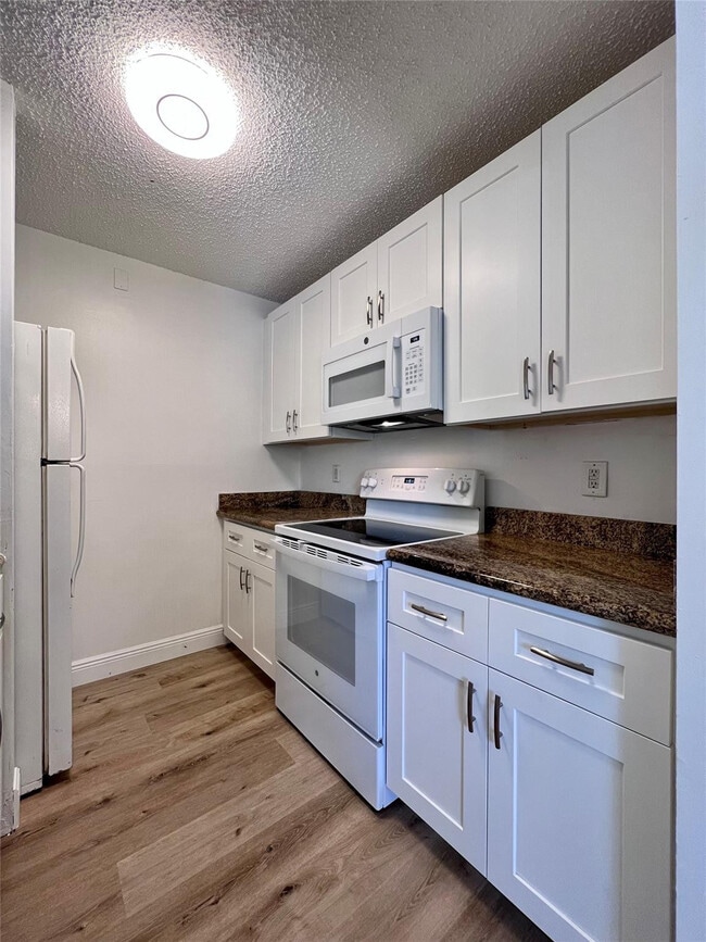 Foto del edificio - 1013 Meadows Cir