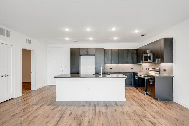 Foto del edificio - 4801 Springdale Rd