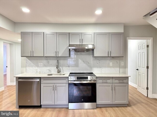 Photo - 1024 Race St Apartment