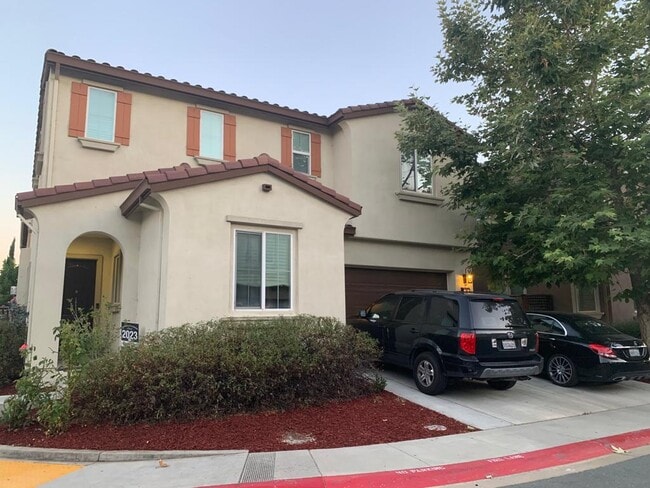 Building Photo - 19 Chysis Rd