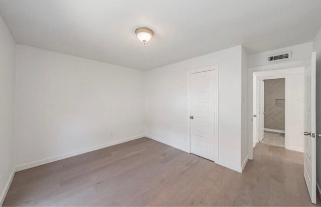 Foto del edificio - 3506 S Elm Dr