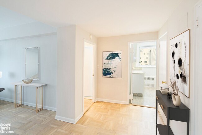 Building Photo - 20 E 68th St