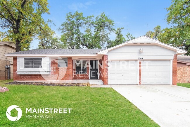 Building Photo - 5009 S Briarwood Dr